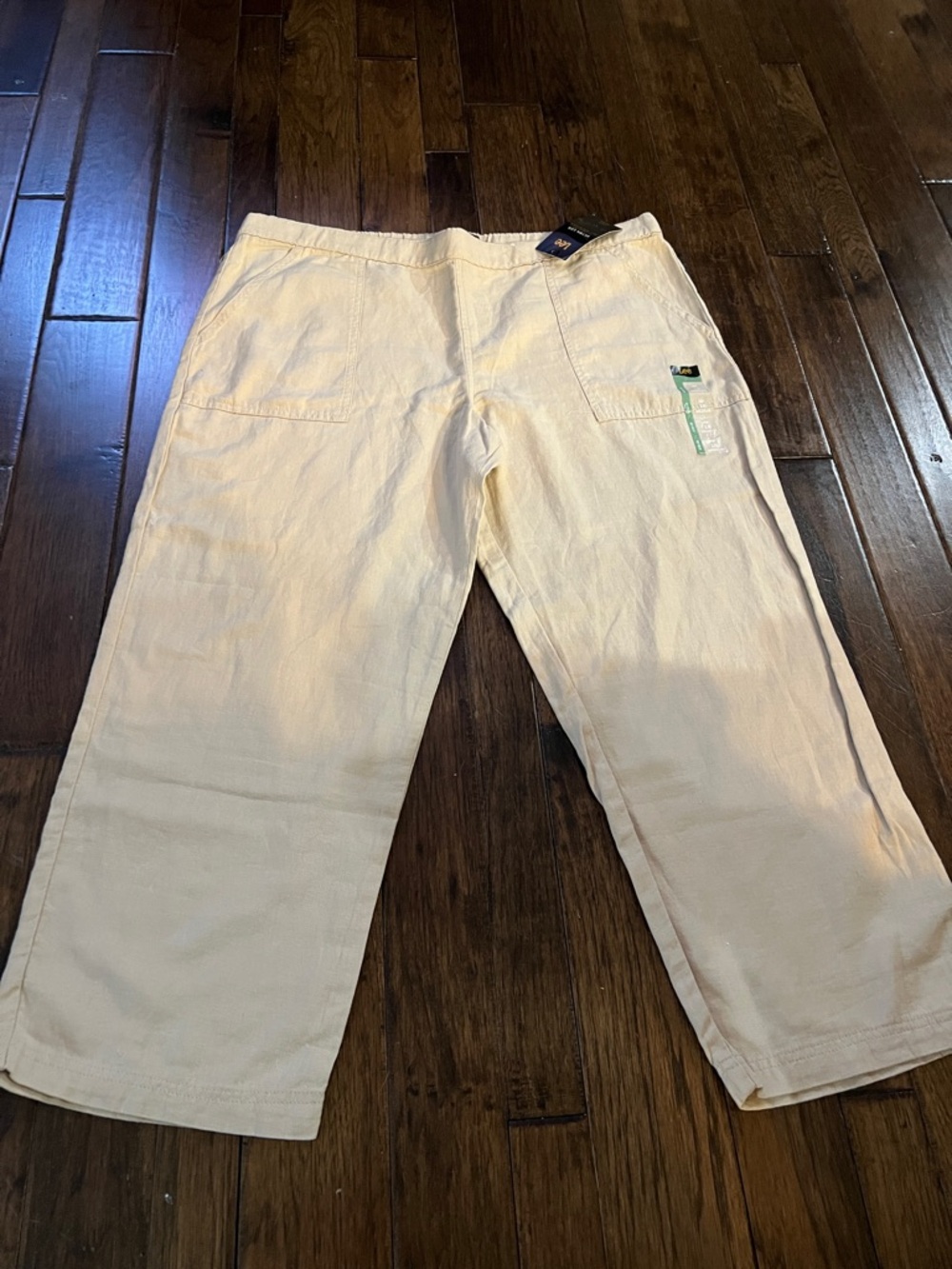 Lee Women's Cream Capris lightweight